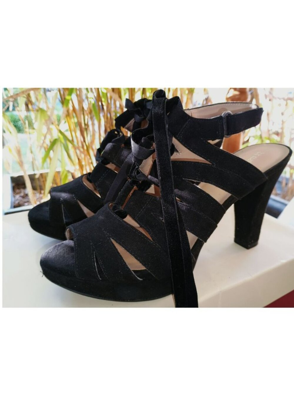 Black Strappy Suede Heels – Naturalizer Size 7M